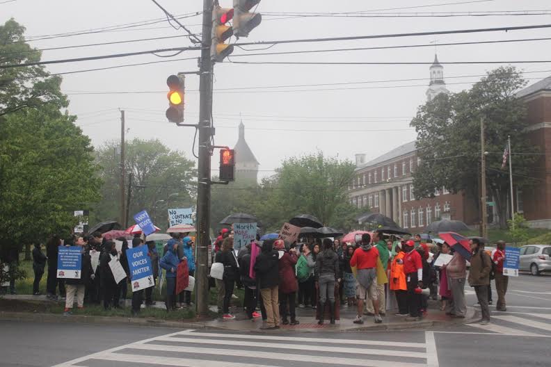 DCPS teachers stage protest over contracts