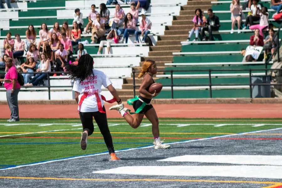 Seniors emerge victorious in stricter PowderPuff game