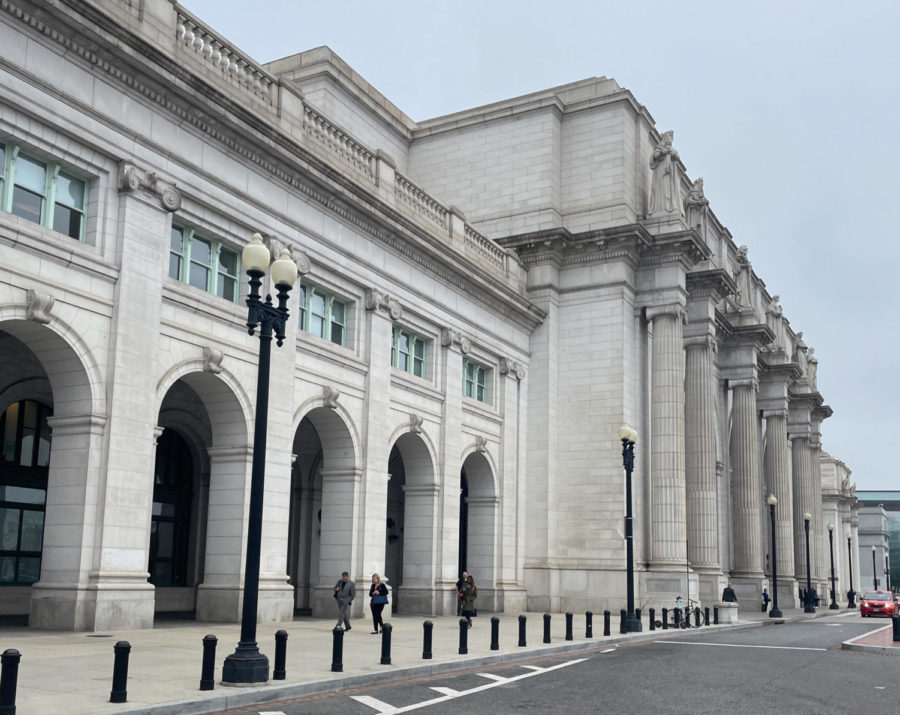 Bowser boards migrants arriving at Union Station