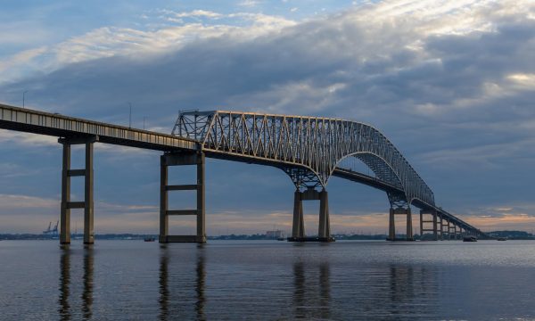 PUENTE COLAPSADO - Un barco chocó el puente de Key Scott cerca de Baltimore el 26 de Marzo.